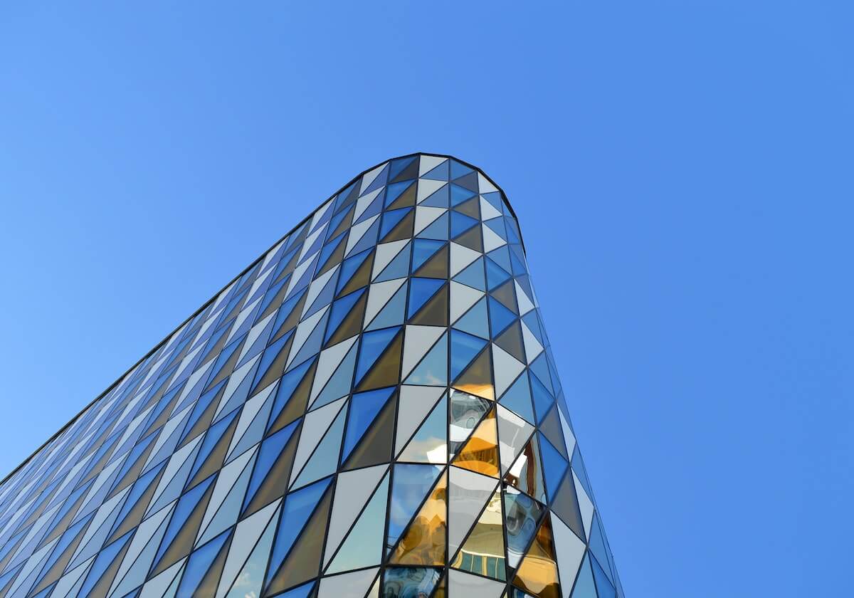 榜首大战1-0！米兰双杀国米！意甲争冠悬念重燃，手球未判引争议